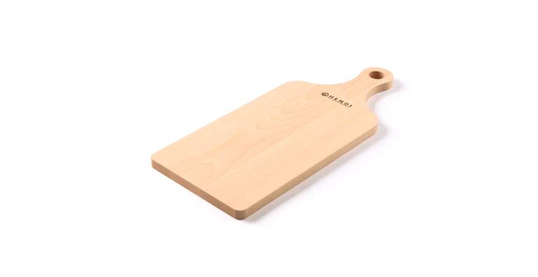 Praktisk skjærebrett – skjærefjøl i bøk med håndtak og opphengsøye