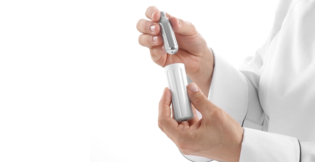 Kremsifon / kremsprøyte Kjøkken serien i hvit matt aluminium