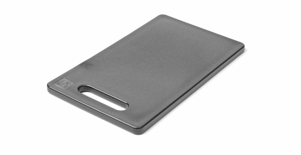 Praktisk skjærefjøl med integrert håndtak, laget i HDPE-plast