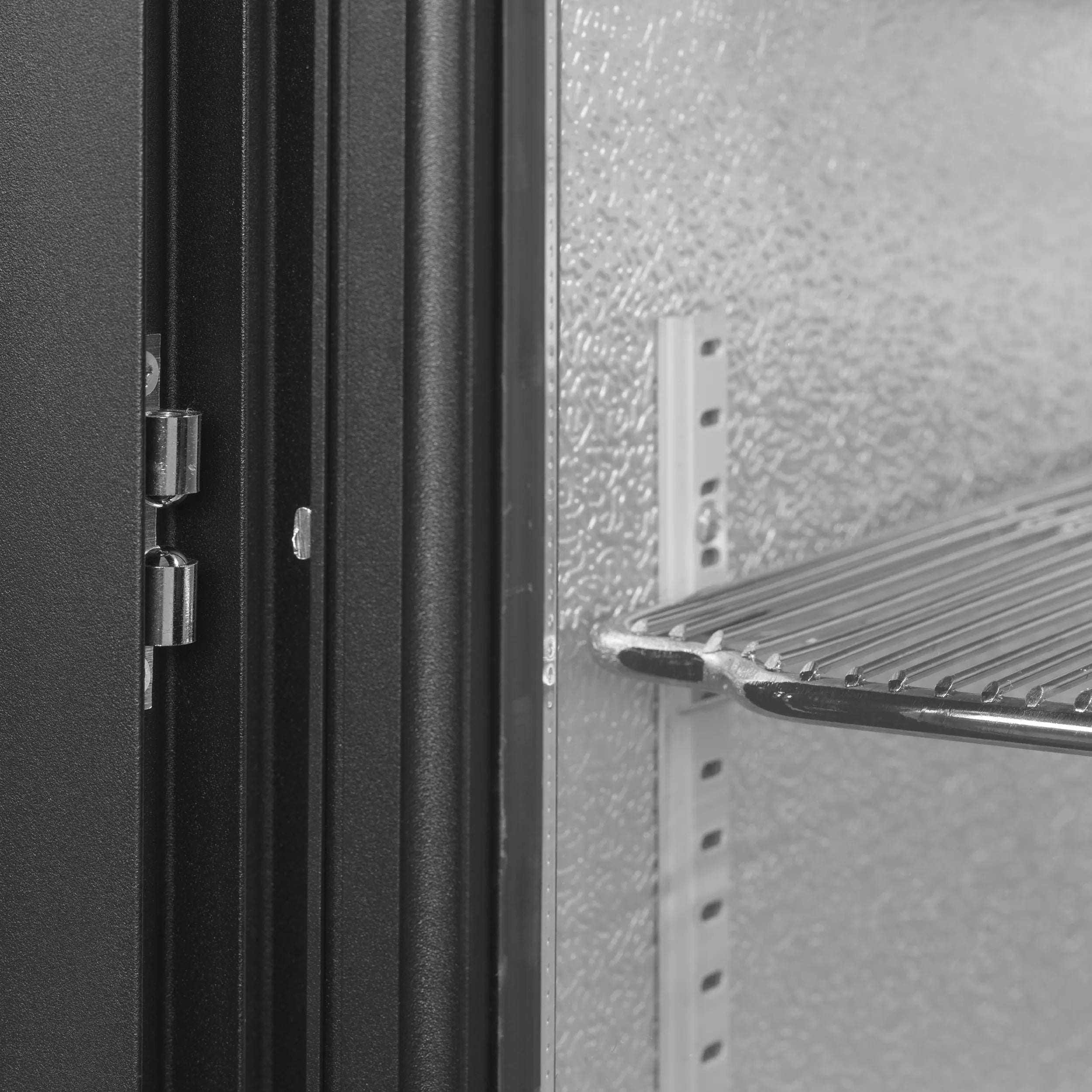 Backbar kjøleskap Tefcold BA31S-3 – Profesjonell barkjøler med selvstengende skyvedører, ventilert kjøling og energiklasse B